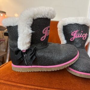 Juicy couture boots size big kids 4, has one small peel spot